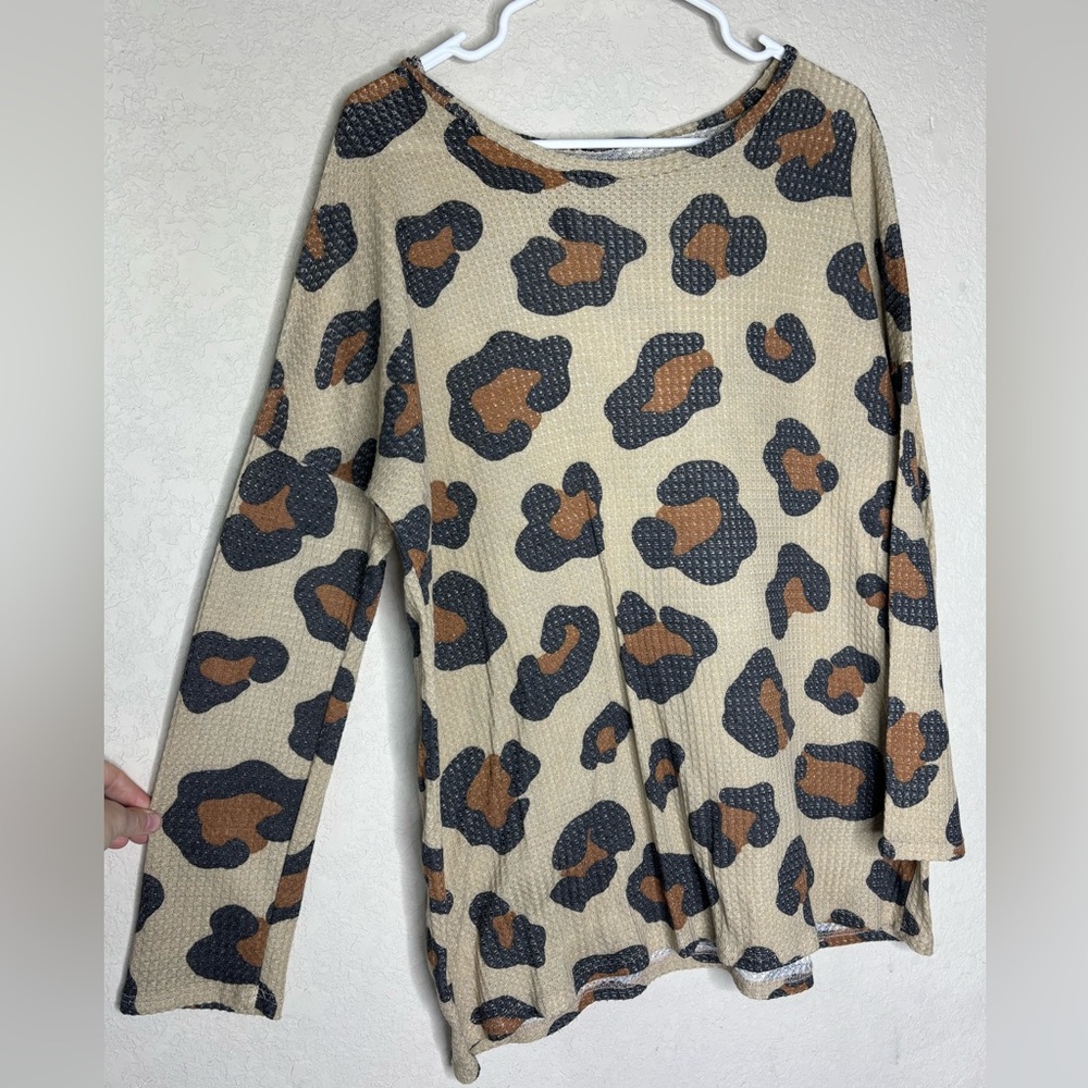 Chic Animal Print Long Sleeve Top